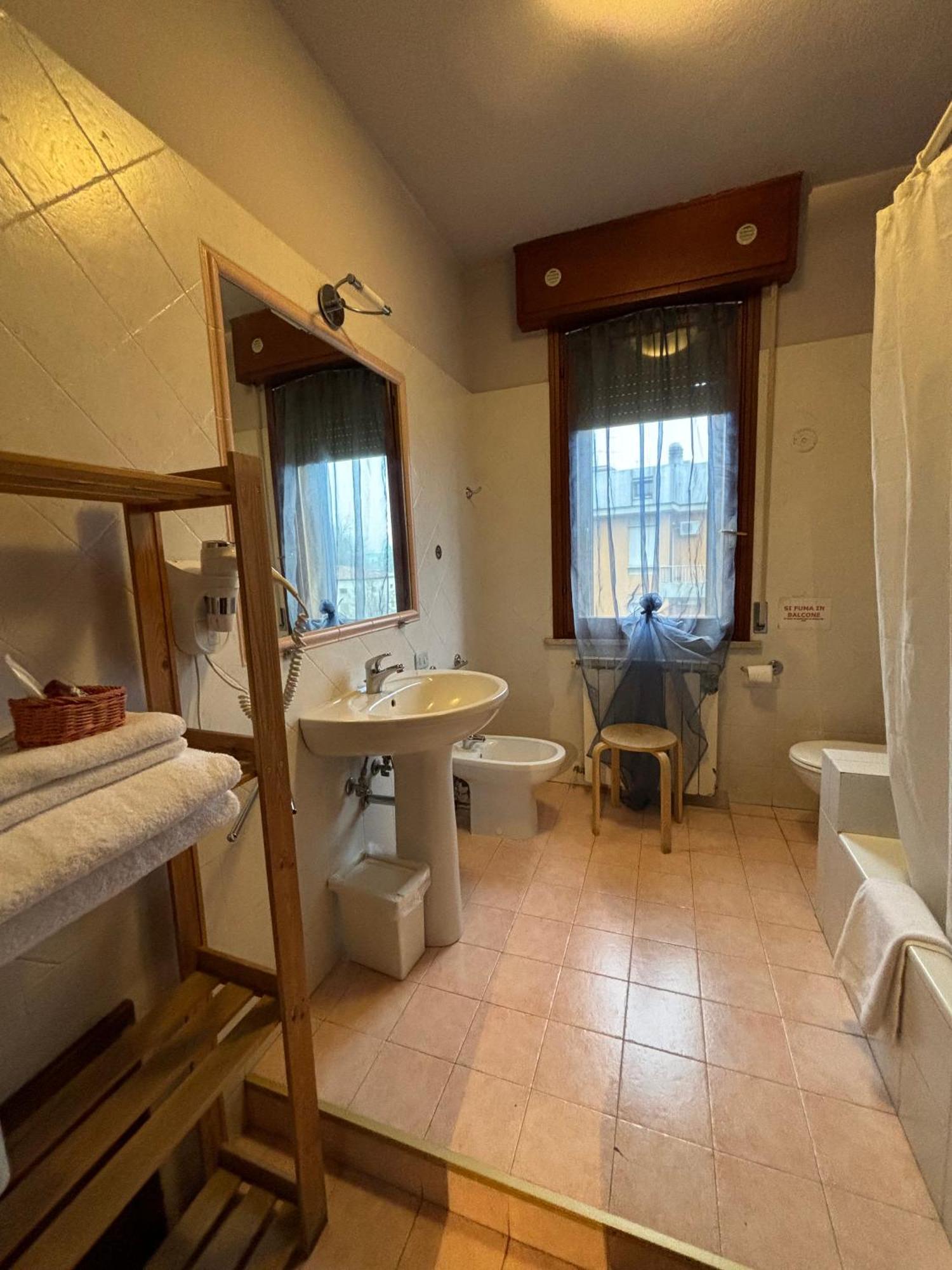 Viamilano25 Bed & Breakfast มิรันโดลา ภายนอก รูปภาพ
